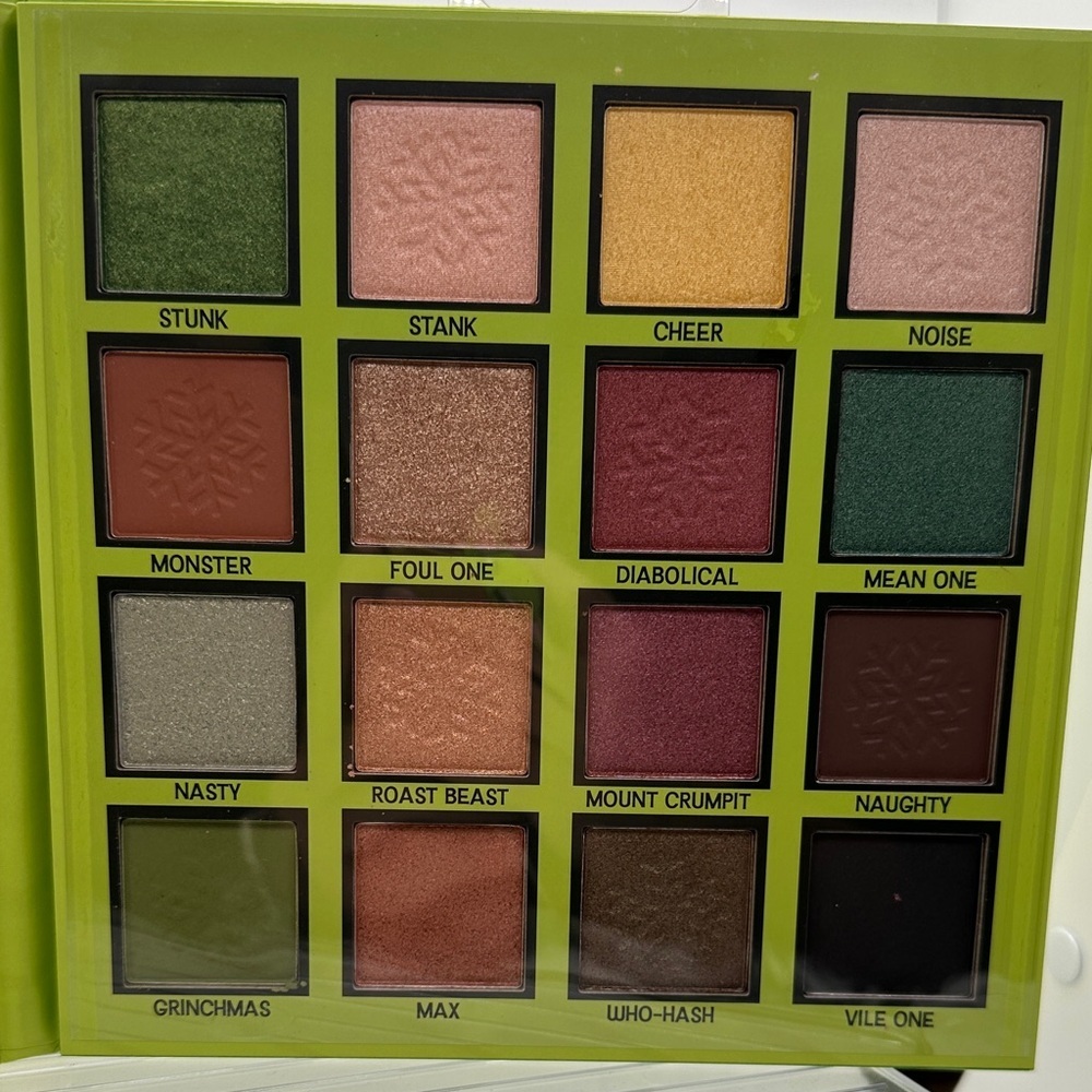 Taste Beauty’s The Grinch Eyeshadow Palette - Picture 2 of 3